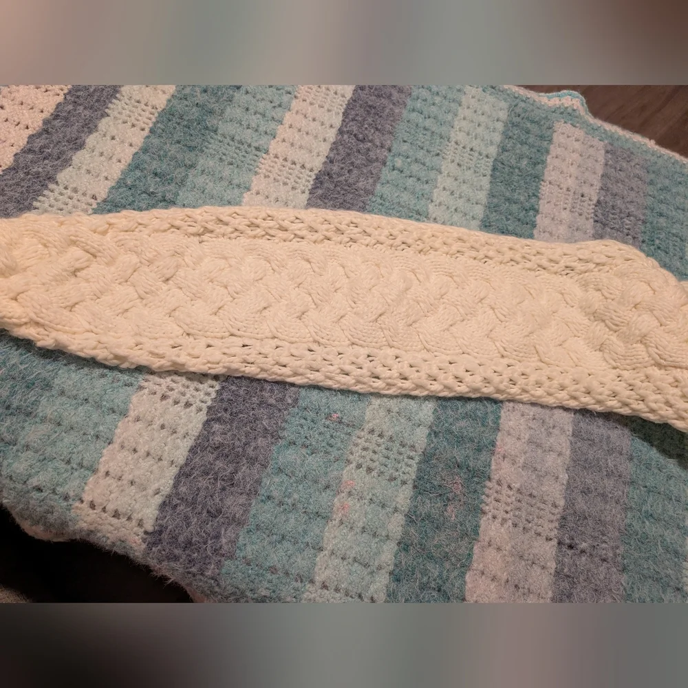 Cozy‎ Cable Knit Pom-Pom Women's Sweater Scarf - Cream